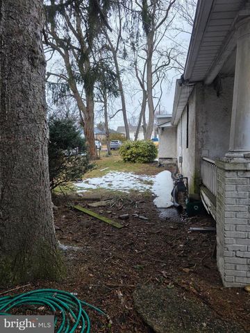 406 W BRIDGE ST, Morrisville, PA 19067