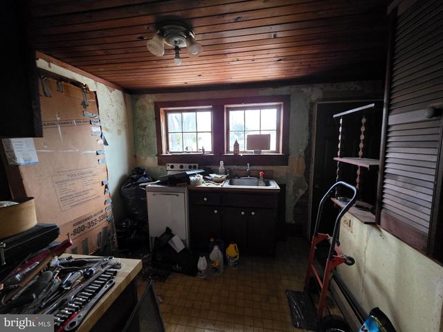 406 W BRIDGE ST, Morrisville, PA 19067