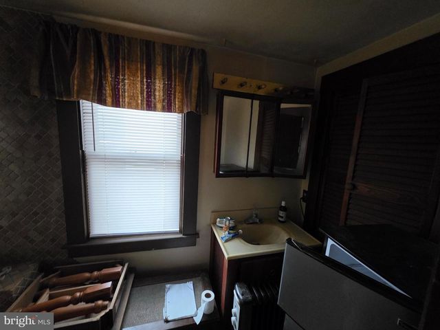 406 W BRIDGE ST, Morrisville, PA 19067