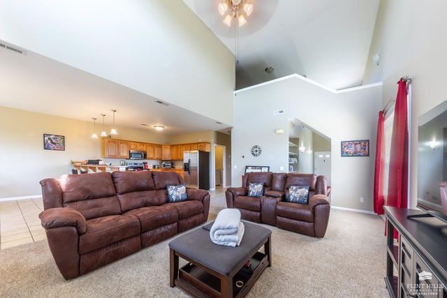 1044 Burton Place, Manhattan, KS 66503