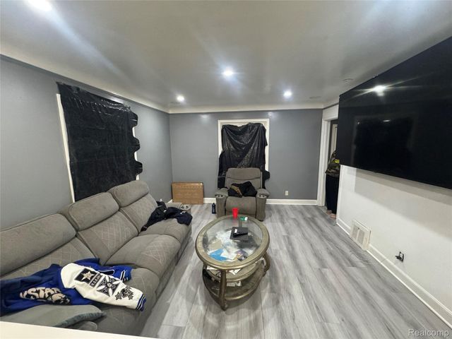 15210 Rossini Drive, Detroit, MI 48205