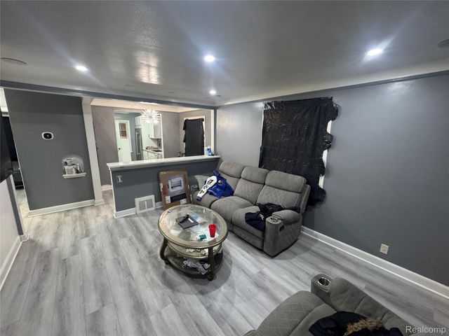 15210 Rossini Drive, Detroit, MI 48205