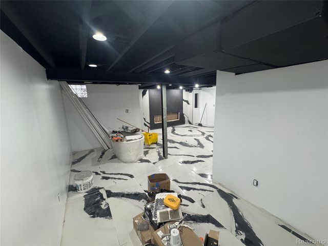 15210 Rossini Drive, Detroit, MI 48205