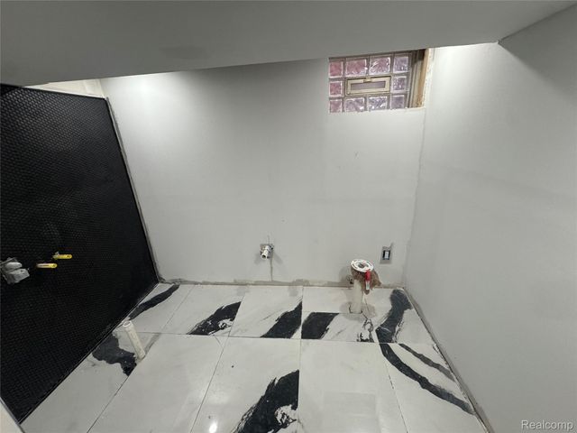 15210 Rossini Drive, Detroit, MI 48205