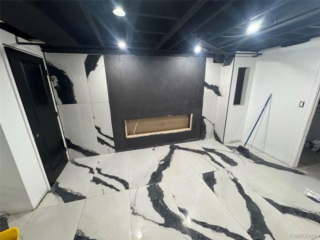 15210 Rossini Drive, Detroit, MI 48205