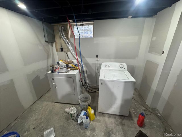 15210 Rossini Drive, Detroit, MI 48205