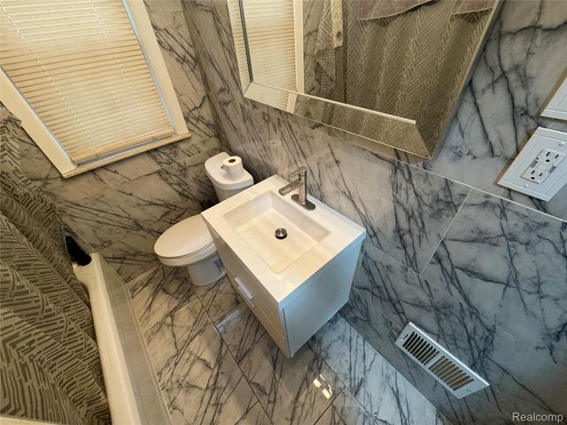 15210 Rossini Drive, Detroit, MI 48205