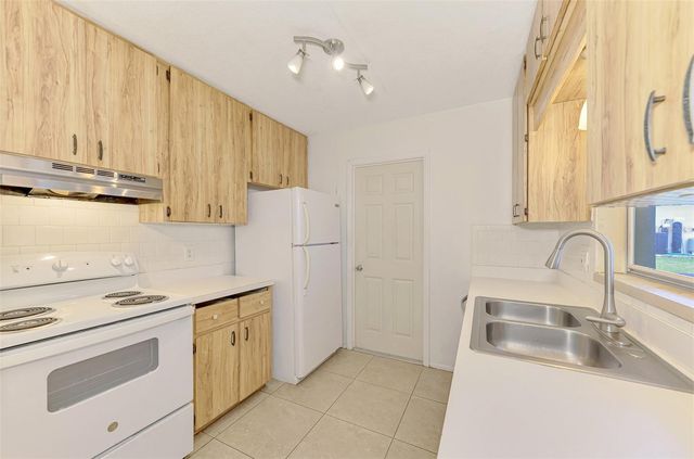 256 PERIWINKLE ROAD, Venice, FL 34293