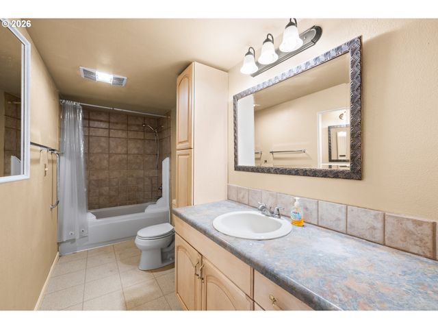 231 Ne SCOTT Dr, Gresham, OR 97030
