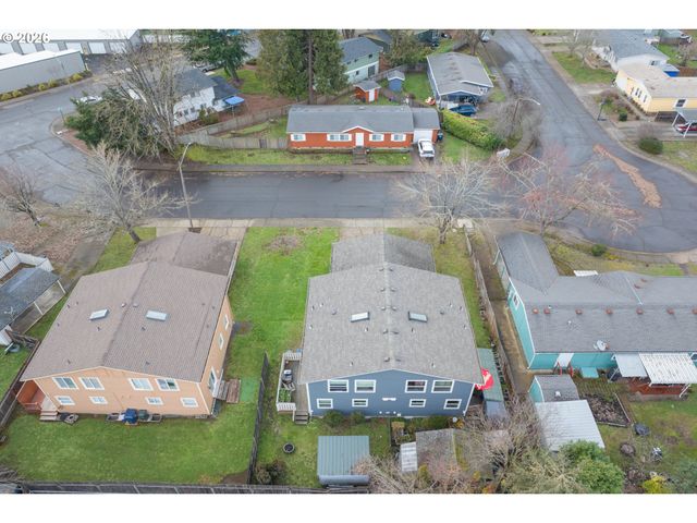 215 SMITH Loop, Springfield, OR 97478
