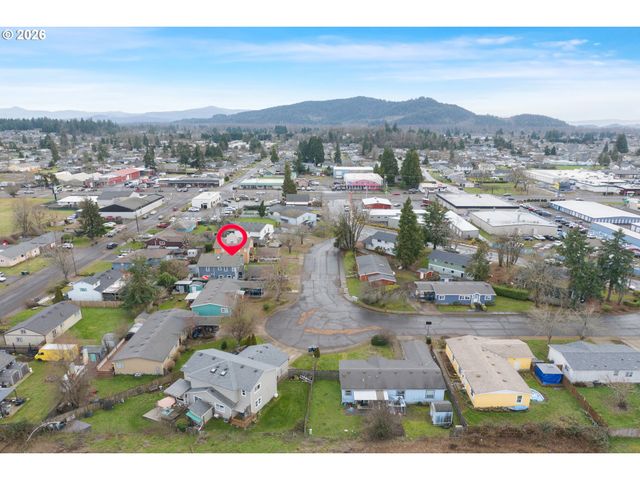 215 SMITH Loop, Springfield, OR 97478