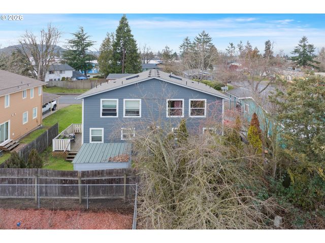 215 SMITH Loop, Springfield, OR 97478