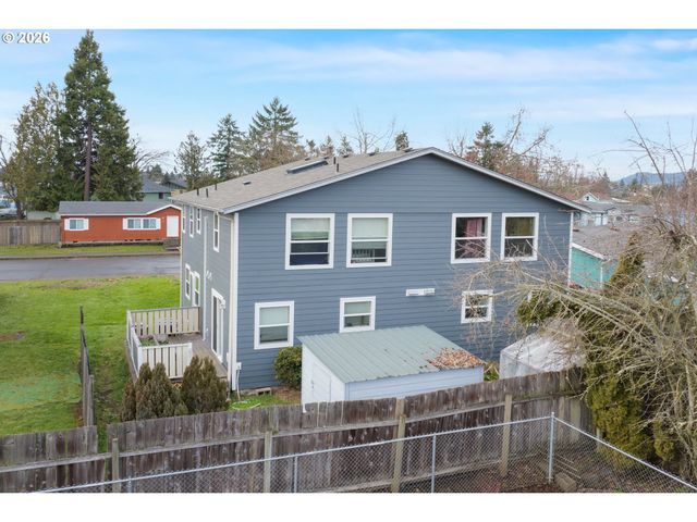 215 SMITH Loop, Springfield, OR 97478