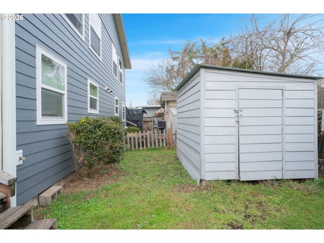 215 SMITH Loop, Springfield, OR 97478