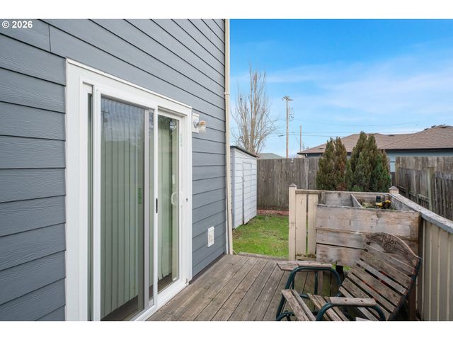 215 SMITH Loop, Springfield, OR 97478