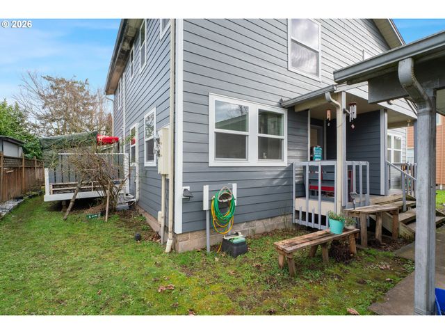 215 SMITH Loop, Springfield, OR 97478