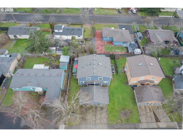 215 SMITH Loop, Springfield, OR 97478