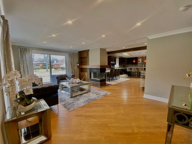 4735 Locust Avenue, Glenview, IL 60025