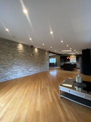 4735 Locust Avenue, Glenview, IL 60025