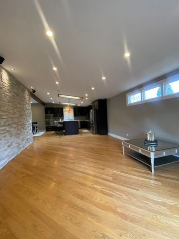 4735 Locust Avenue, Glenview, IL 60025