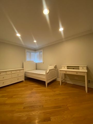 4735 Locust Avenue, Glenview, IL 60025