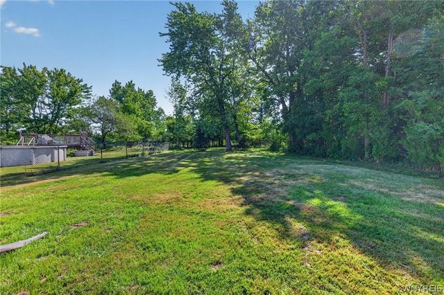 3093 Lyth Rd, Hamburg, NY 14218