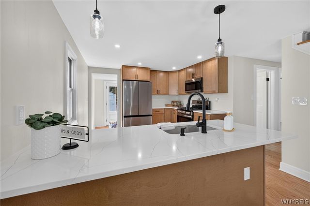 3093 Lyth Rd, Hamburg, NY 14218
