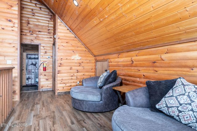 531 Gatlin Drive, Gatlinburg, TN 37738