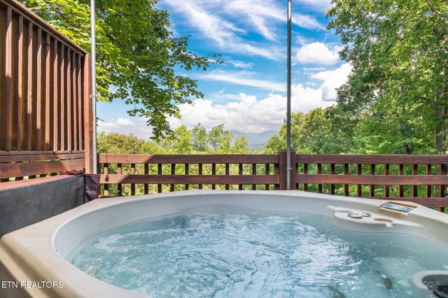 531 Gatlin Drive, Gatlinburg, TN 37738
