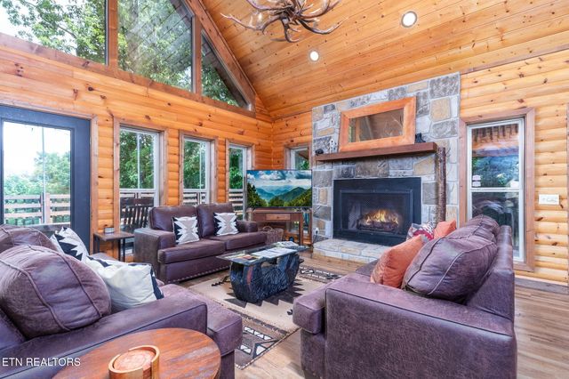 531 Gatlin Drive, Gatlinburg, TN 37738