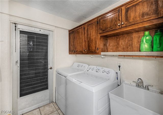 3511 SE 18th PL, Cape Coral, FL 33904