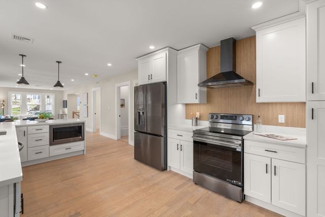 45 Bartlett Ave 45, Belmont, MA 02478