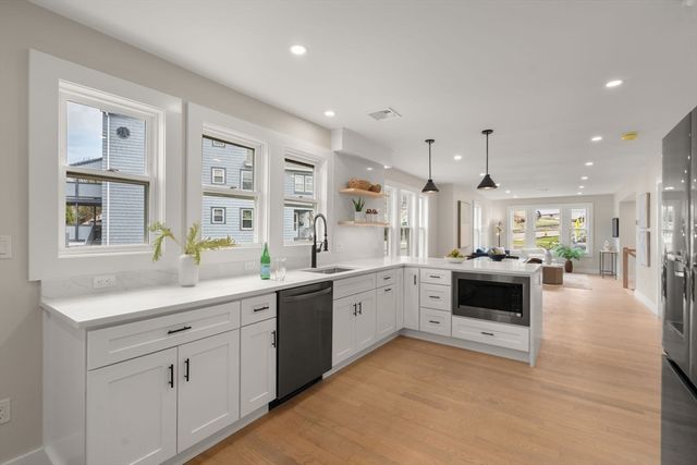 45 Bartlett Ave 45, Belmont, MA 02478