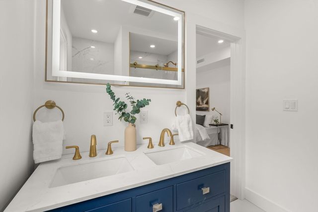 45 Bartlett Ave 45, Belmont, MA 02478