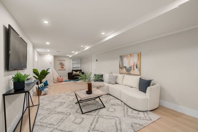 45 Bartlett Ave 45, Belmont, MA 02478