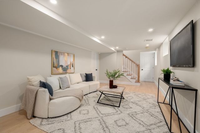 45 Bartlett Ave 45, Belmont, MA 02478