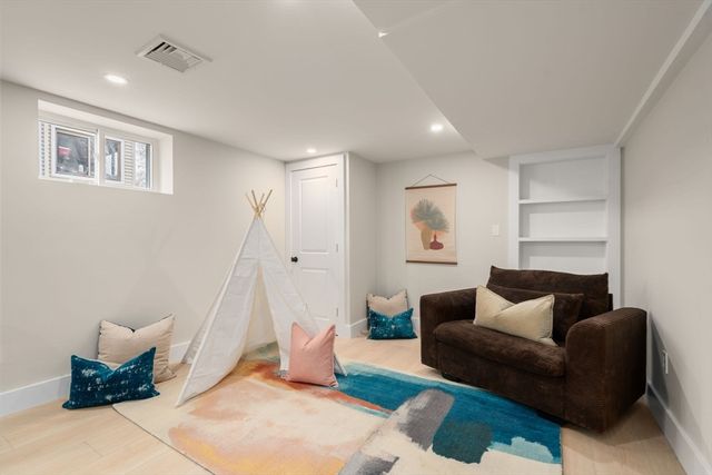 45 Bartlett Ave 45, Belmont, MA 02478