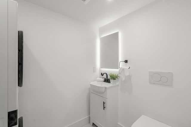 45 Bartlett Ave 45, Belmont, MA 02478