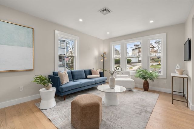 45 Bartlett Ave 45, Belmont, MA 02478