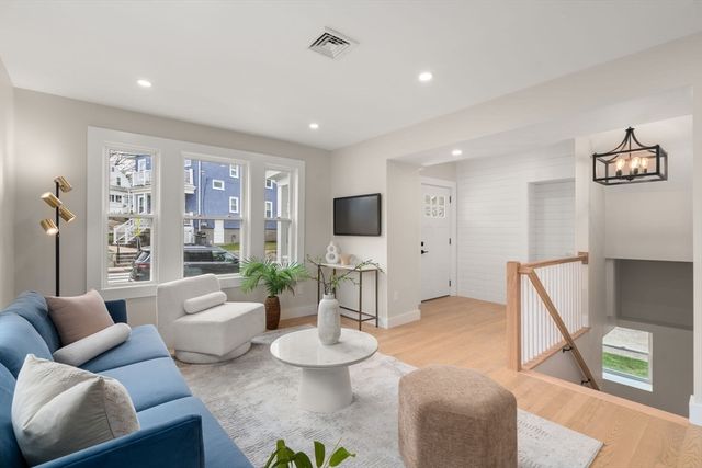 45 Bartlett Ave 45, Belmont, MA 02478