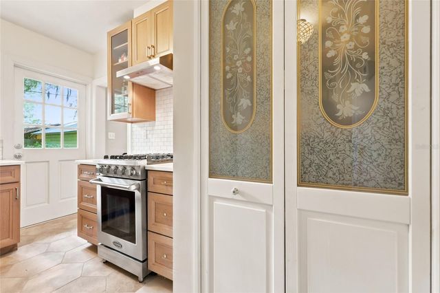 616 NW 8TH PLACE, Gainesville, FL 32601