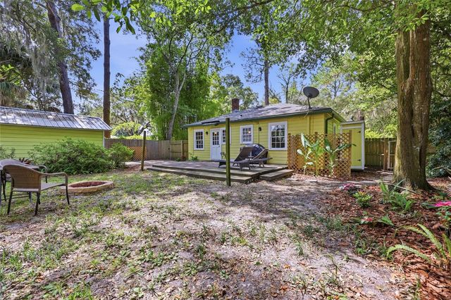 616 NW 8TH PLACE, Gainesville, FL 32601