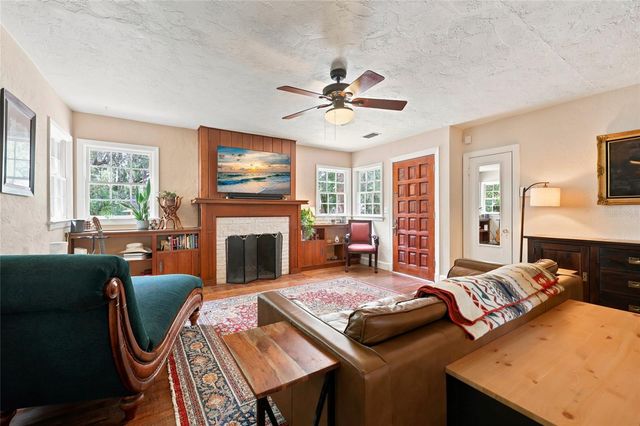 616 NW 8TH PLACE, Gainesville, FL 32601