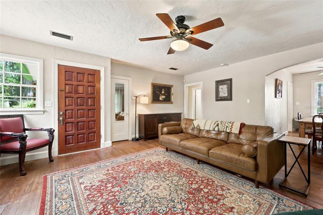 616 NW 8TH PLACE, Gainesville, FL 32601