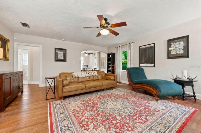616 NW 8TH PLACE, Gainesville, FL 32601