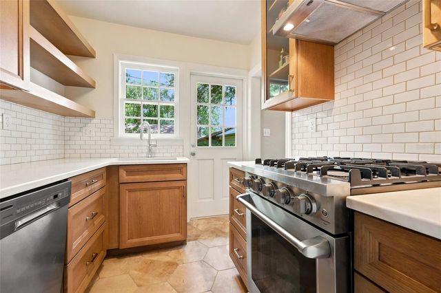 616 NW 8TH PLACE, Gainesville, FL 32601
