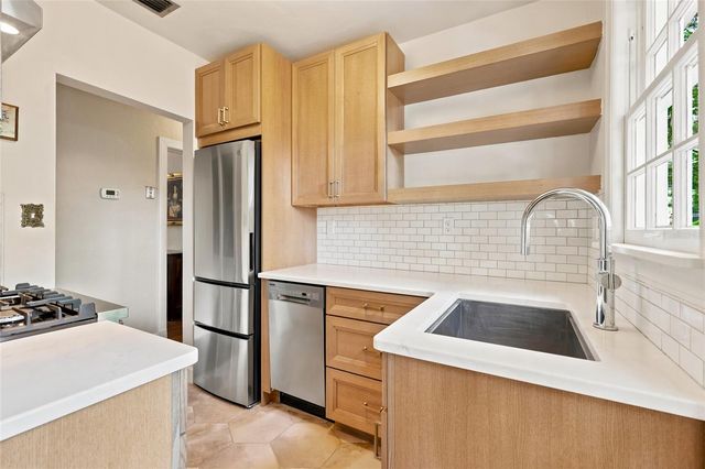 616 NW 8TH PLACE, Gainesville, FL 32601