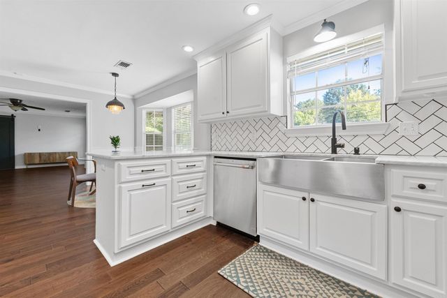 8 Dove Creek Circle, North Little Rock, AR 72116