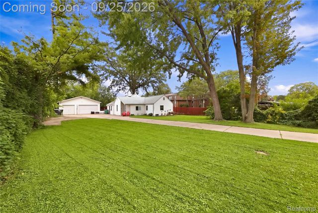 36530 Union Lake Road, Harrison Charter Township, MI 48045