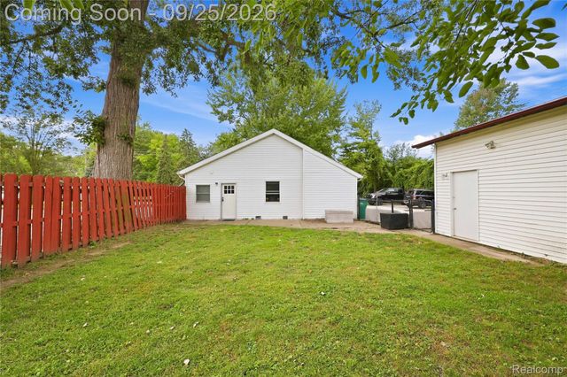36530 Union Lake Road, Harrison Charter Township, MI 48045